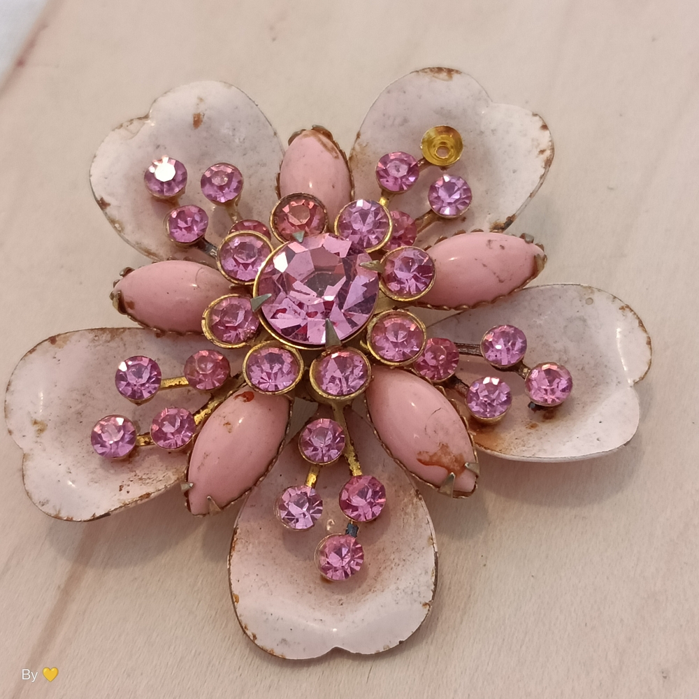 Vintage-Inspired Pink Crystal Flower Brooch